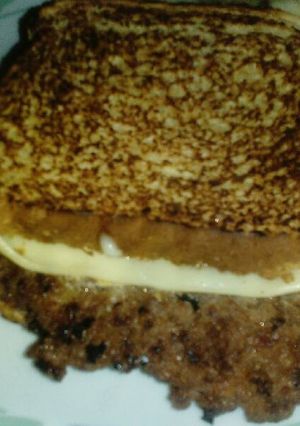 Una foto de Sándwich de hamburguesa con huevo