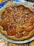 Tarte renversée aux abricots et pignons de pin