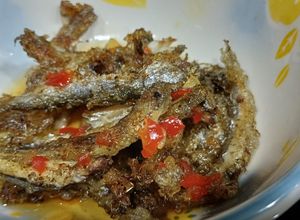 Hình của món Cá cơm tươi chiên nước mắm.