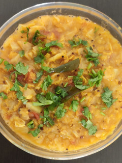 மசூர் பருப்பு, முட்டைக்கோஸ் (Masoor dal Cabbage sambar recipe in tamil) செய்முறை முக்கிய புகைப்படம்