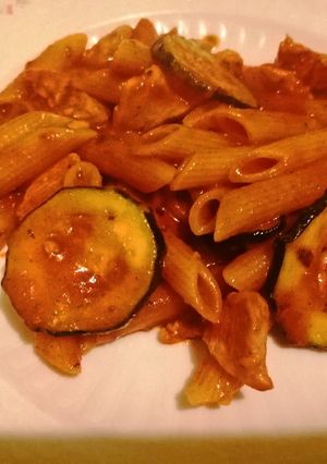 Cukkinis paradicsomos penne recept fotója