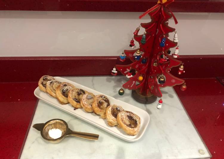 Step-by-Step Guide to Make Quick Mince pie pinwheels