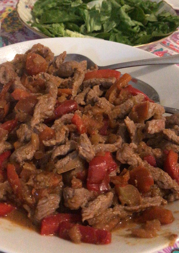 Una foto de Carne con verduras para fajitas