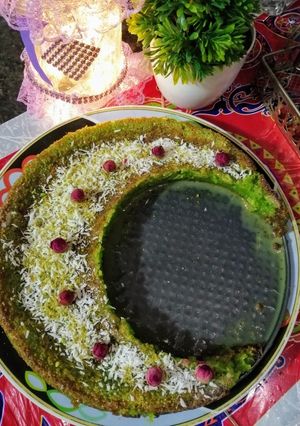 صورة لوصفة بسبوسة الفستق الحلبي على شكل هلال