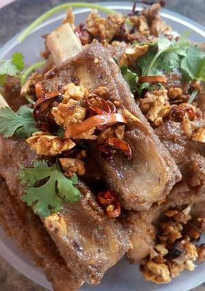 Hình của món Sườn chiên tỏi ớt.