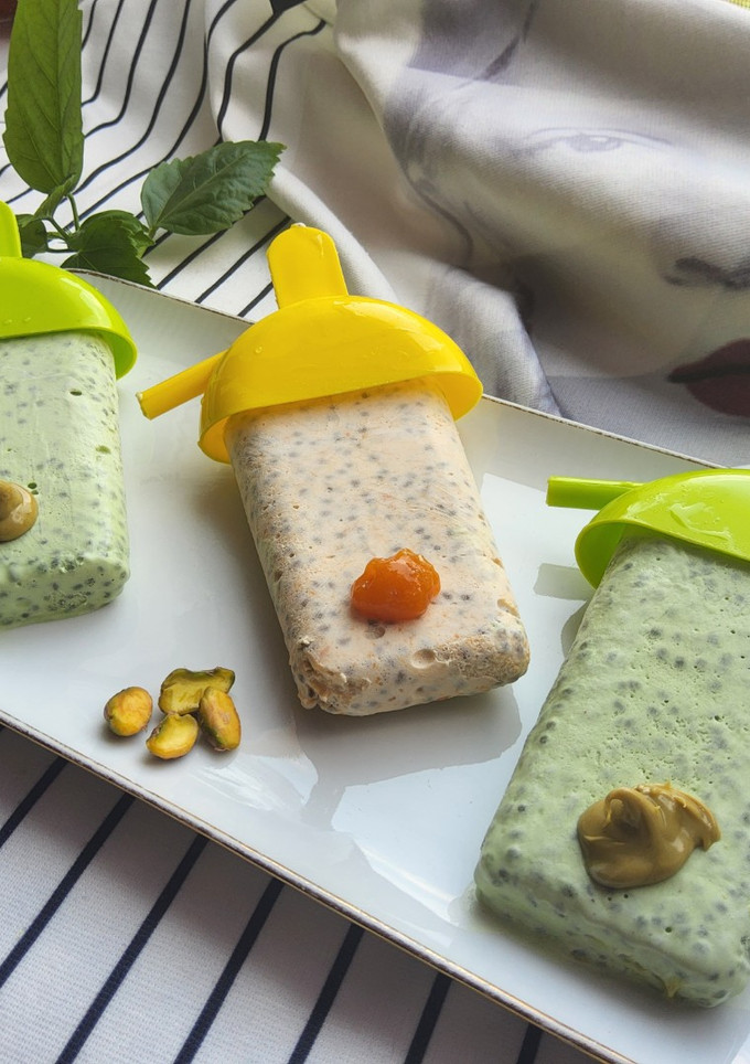 Pisztáciás és barackos jégkrém chia maggal (glutén-,tej-,hozzáadott cukormentes) recept fotója