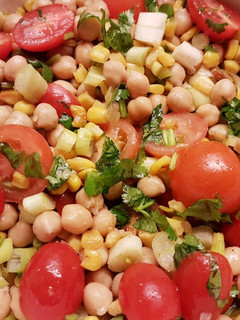 Una foto de Ensalada de Garbanzos y Tomates Cherry