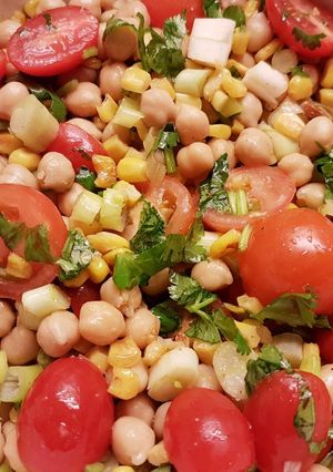 Foto principal de Ensalada de Garbanzos y Tomates Cherry