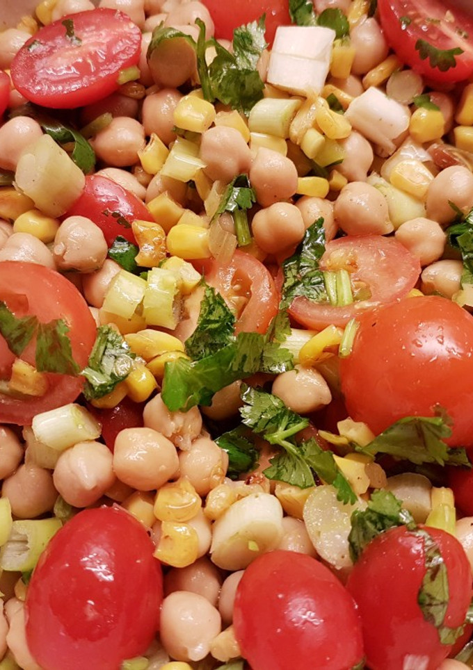 Una foto de Ensalada de Garbanzos y Tomates Cherry