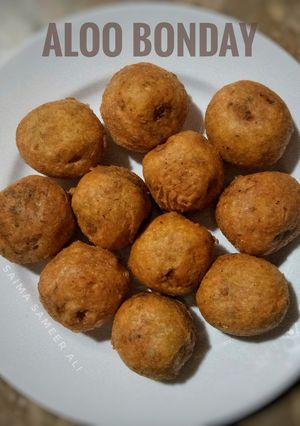 A picture of Aloo bonday.