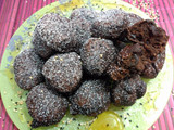 Buñuelos con harina de algarroba y copos de avena molidos