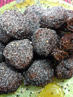 Una foto de Buñuelos con harina de algarroba y copos de avena molidos