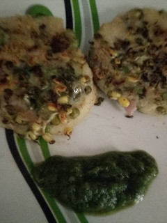 A picture of Bread & sprouts Uttapam.