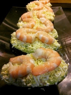 Una foto de Aguacates rellenos de langostinos