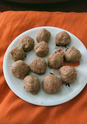 મગસ ના લાડુ (Magas Ladoo Recipe In Gujarati) રેસીપી મુખ્ય ફોટો