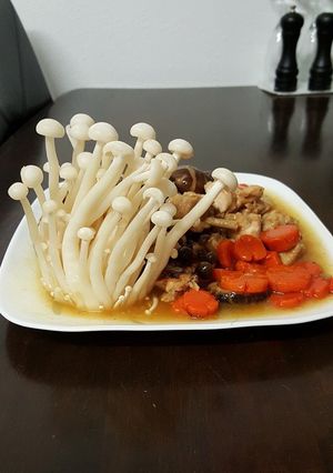 Hình của món Gà xào nấm đông cô.