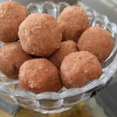 A picture of Panjeeri laddu.