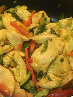 Una foto de Pollo al jugo con verduras