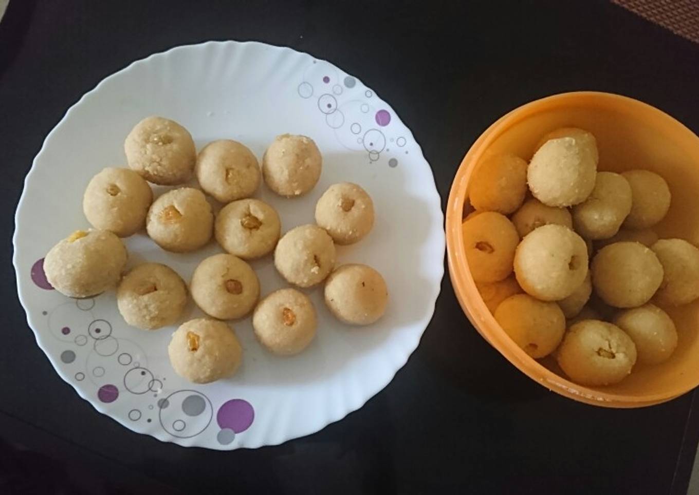 Coconut laddoo