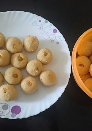A picture of Coconut laddoo.
