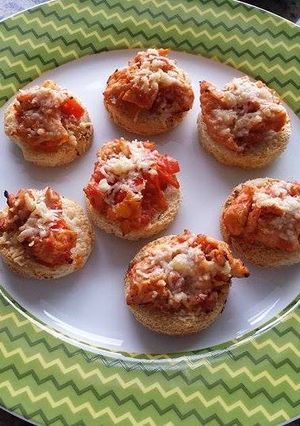 Una foto de Canapés de pollo