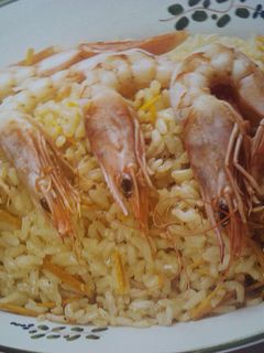 Una foto de Risotto a la naranja con langostinos