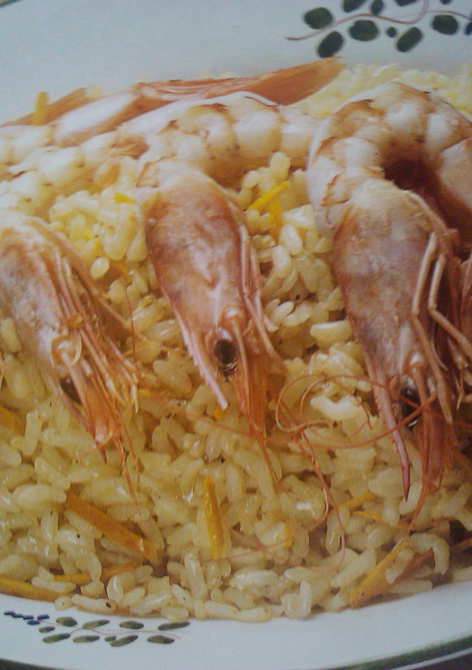 Una foto de Risotto a la naranja con langostinos