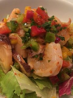 Una foto de Salpicón de pulpo y langostinos