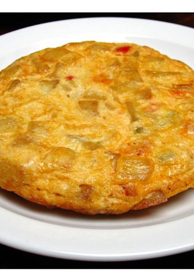Una foto de Tortilla de patatas con chorizo y pimientos