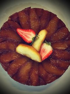 Una foto de Volteado de manzana caramelizada con canela