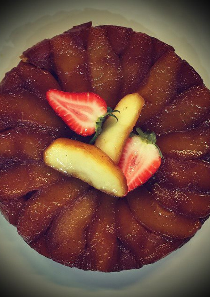 Una foto de Volteado de manzana caramelizada con canela