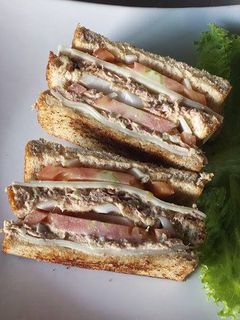 Una foto de Sándwich de Atún y Queso