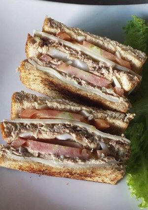 Una foto de Sándwich de Atún y Queso