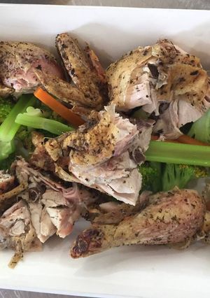 Una foto de Pollo al Horno a las Finas Hierbas