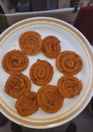 ચકરી(Chakri Recipe in Gujarati) રેસીપી મુખ્ય ફોટો