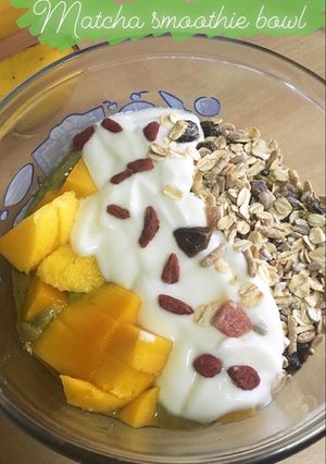 A picture of Matcha smoothie bowl.
