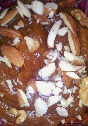 A picture of Besan halwa.