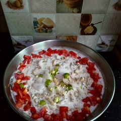 A picture of Dahi pakoriyan.