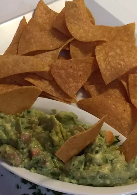 Una foto de Guaca~Nachos 😋😋