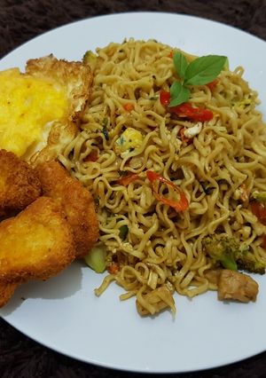 Foto resep Bakmi Jawa Mie Pipih Pedas Dengan Tempe dan Chicken Nugget