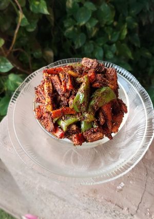 ગાજર,મૂળા અને મરચાં નું અથાણું (Gajar Mooli Marcha Athanu Recipe In Gujarati) રેસીપી મુખ્ય ફોટો