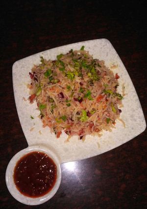 સેઝવાન રાઈસ (Schezwan Rice Recipe In Gujarati) રેસીપી મુખ્ય ફોટો