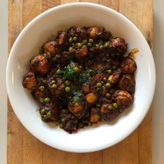 A picture of New Potato & Pea Curry.