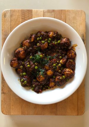 A picture of New Potato & Pea Curry.