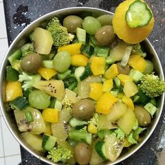 A picture of Tropical Salad.