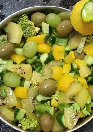 A picture of Tropical Salad.