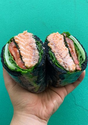 Hình của món Sandwich than tre nhân cá hồi áp chảo [Eat clean - Lose weight].