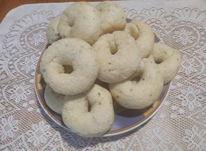 Una foto de Rosquitos de anís y vino blanco 🥯