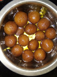 A picture of # deep fried Bread gulab jamun.