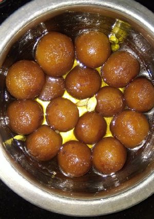 A picture of # deep fried Bread gulab jamun.